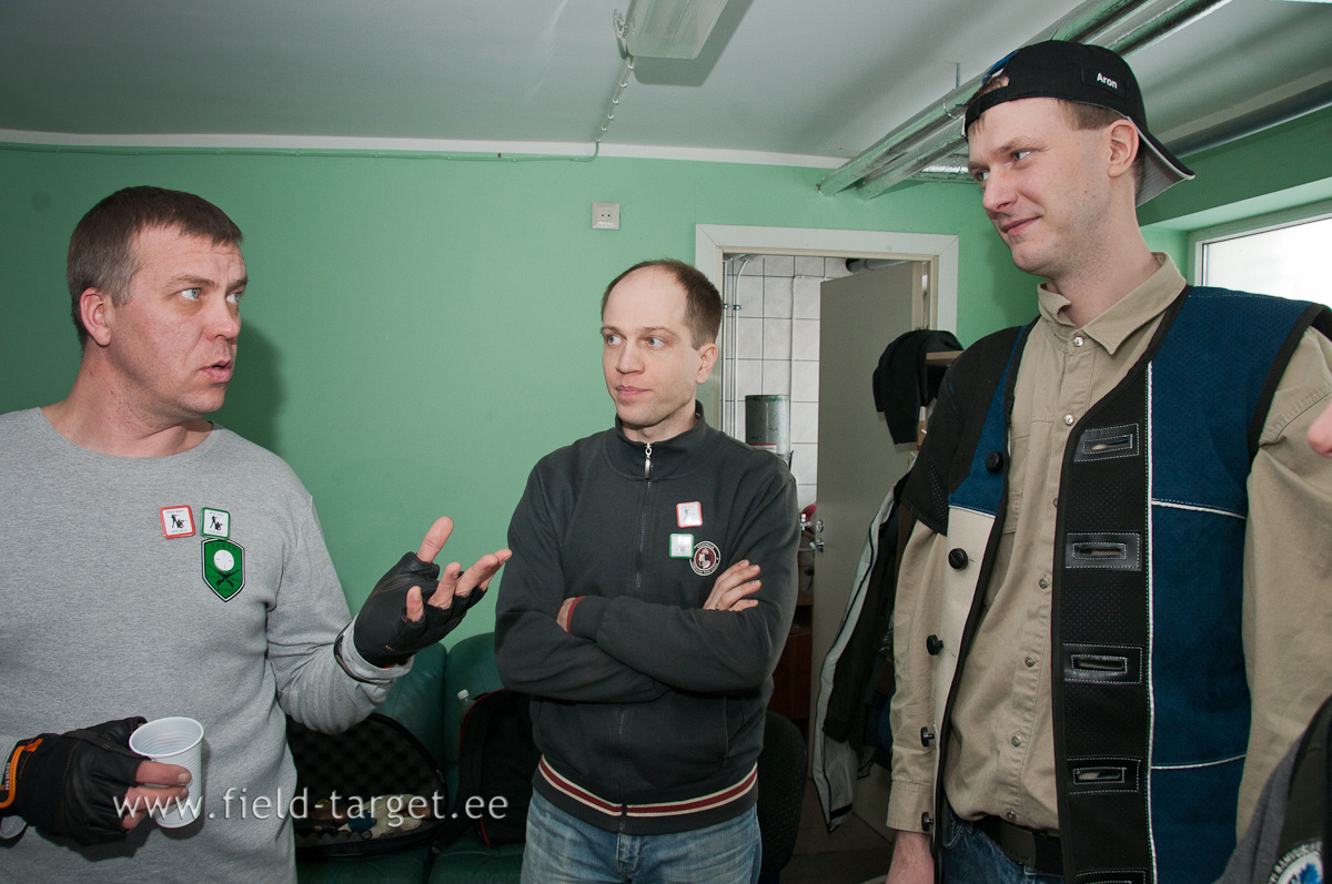 Meelis, Indrek ja Aron võistlusreegleid arutamas